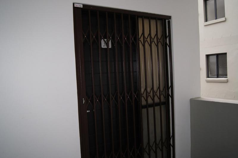 To Let 2 Bedroom Property for Rent in Woodstock Western Cape
